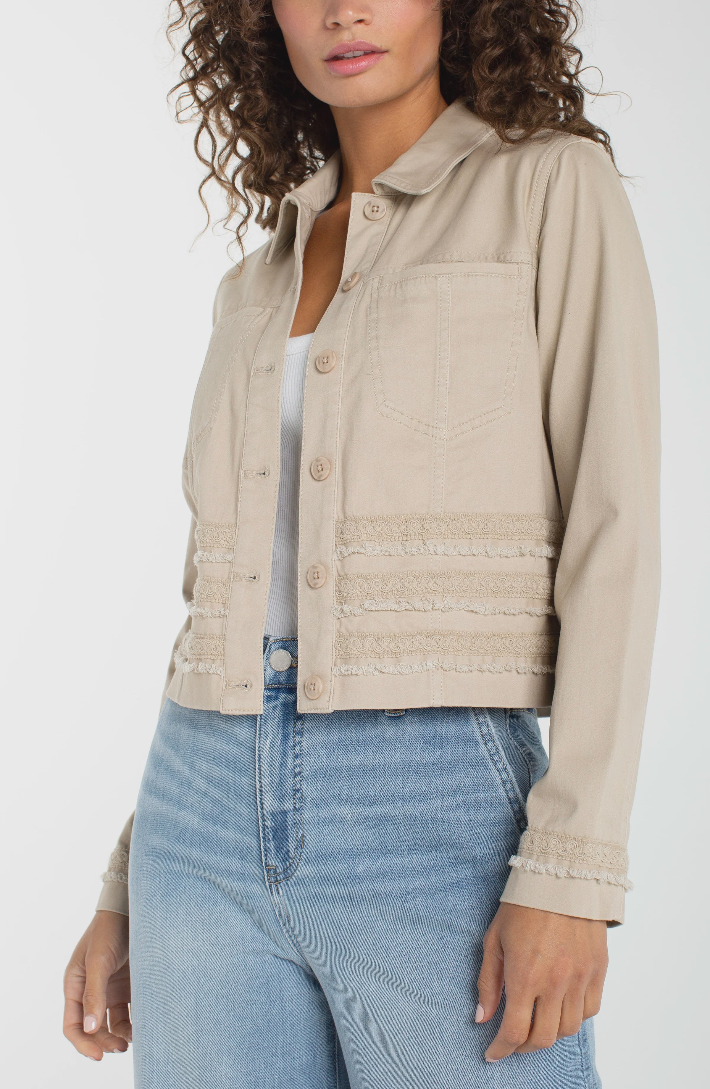 Trucker Jacket With Fray & Lace sand